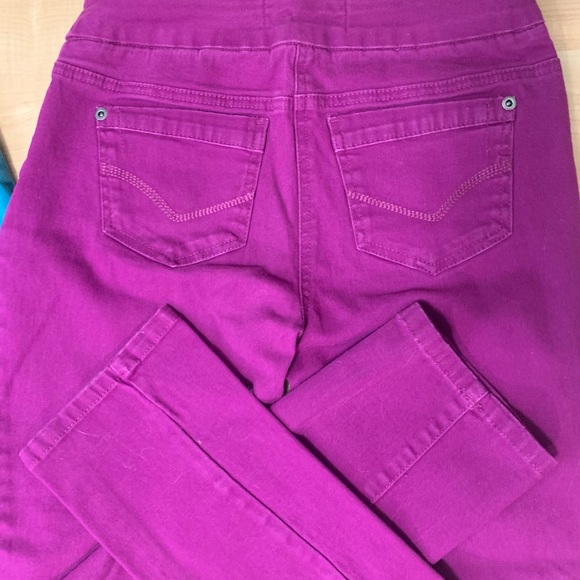2/$20 Reitmans Form Fitting Midrise Stretchy Jean Set - Picture 7 of 9